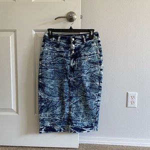 Acid Washed Midi Denim Skirt.